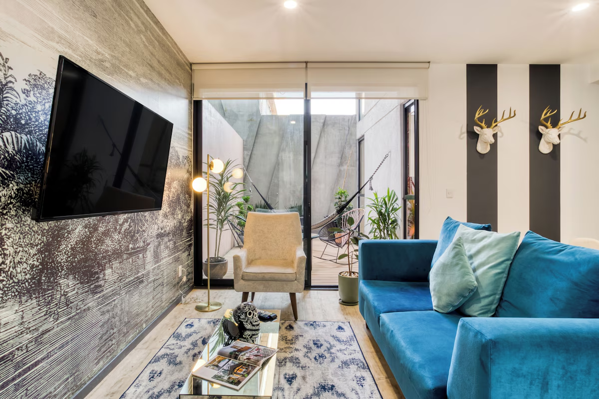 Departamento Junior con sala de estar y bañera de inmersión